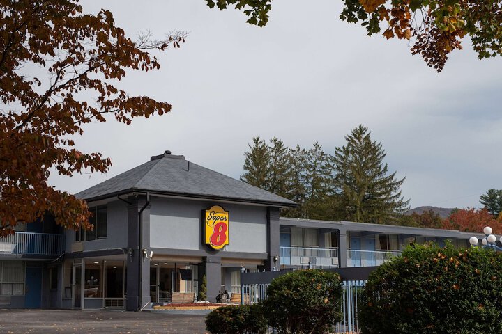Super 8 by Wyndham Black Mountain / Asheville East