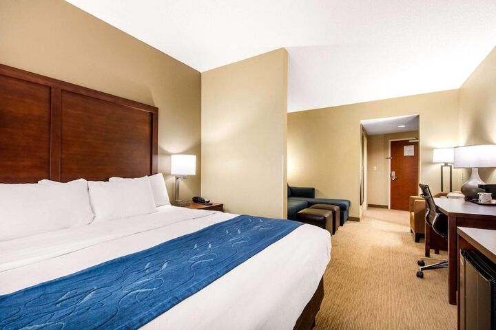 Comfort Suites Manchester near Arnold AFB
