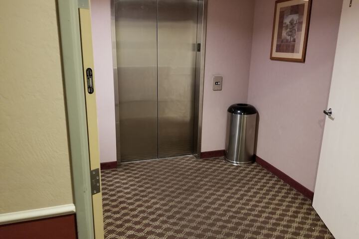 Super 8 by Wyndham Bellingham Airport / Ferndale