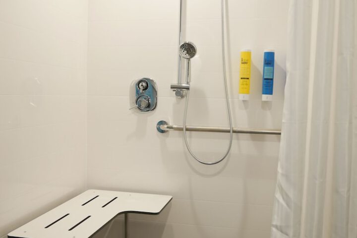 Room 9 of 20