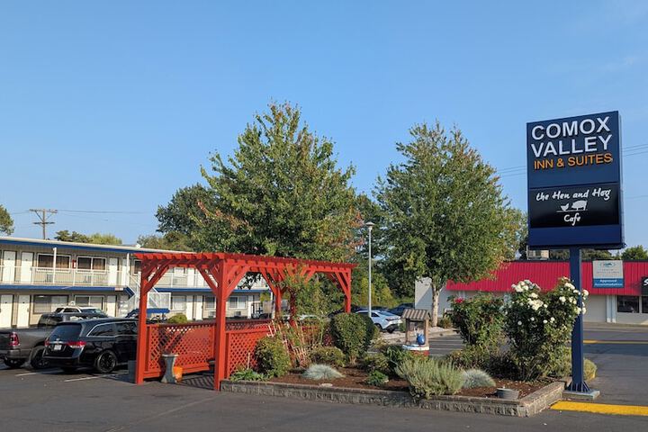 Comox Valley Inn & Suites