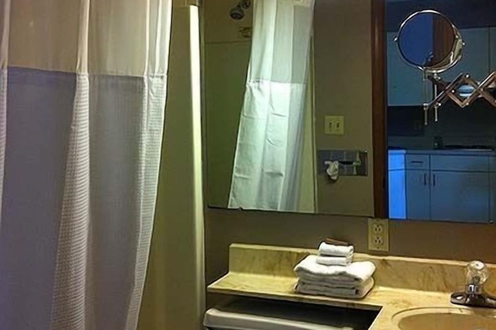 Room 14 of 28