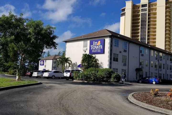 Hotel 4 of 25