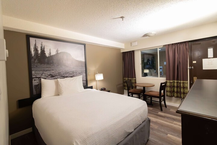 Super 8 by Wyndham Prince George