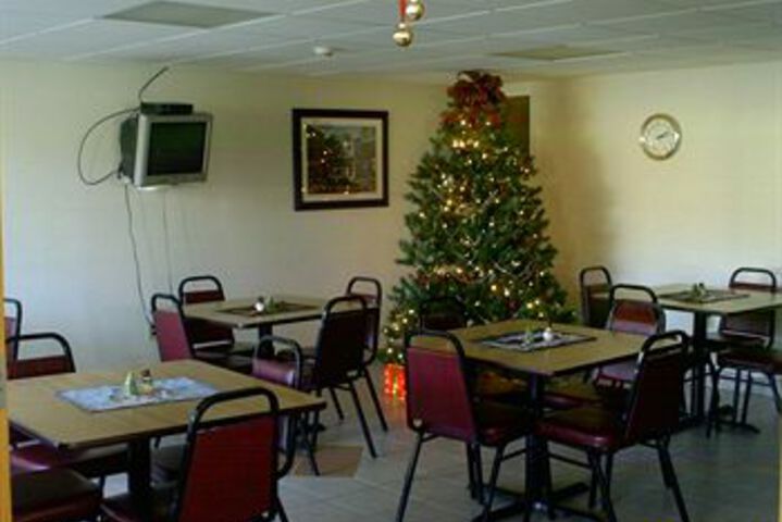 Campton Parkway Inn