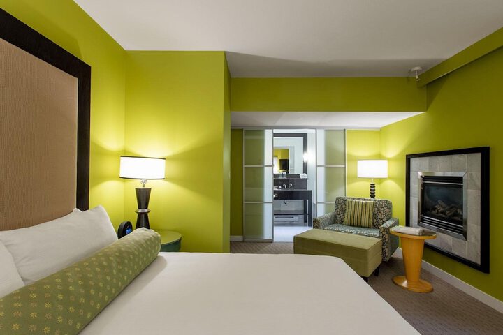 Room 26 of 68