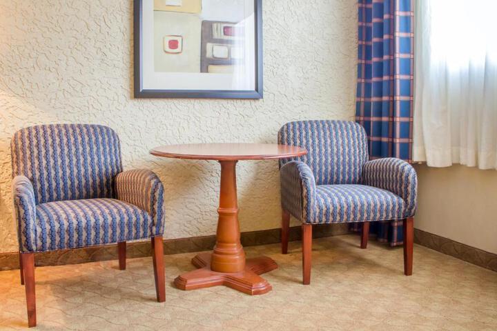 Econo Lodge Broken Arrow