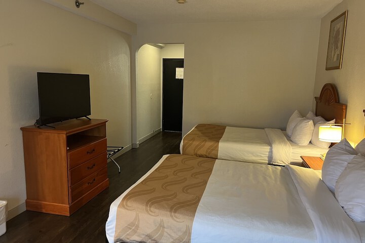 Room 25 of 33
