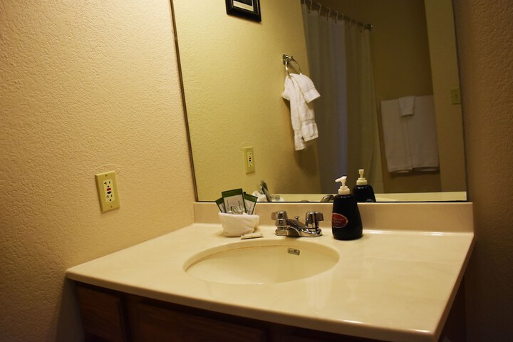 Hermann Crown Suites
