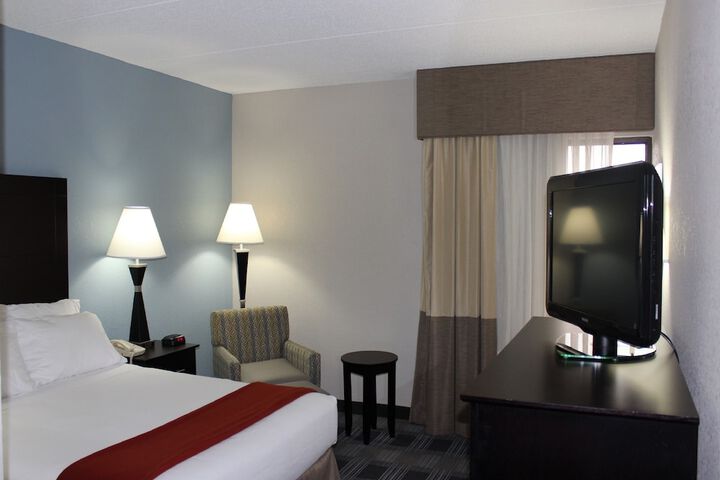 Holiday Inn Express Forsyth by IHG