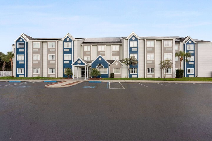 Microtel Inn & Suites by Wyndham Zephyrhills