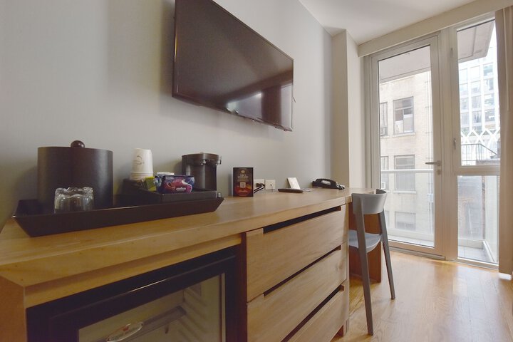 Room 52 of 69