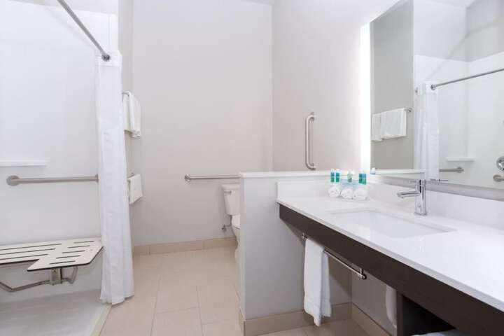 Holiday Inn Express & Suites Rapid City - Rushmore South by IHG