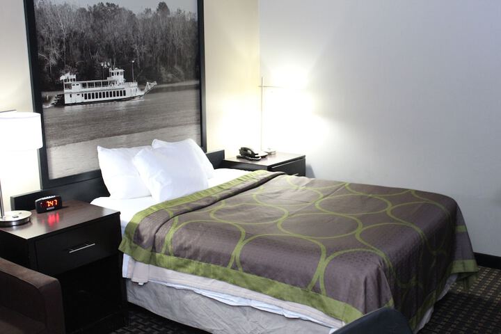 Room 28 of 39