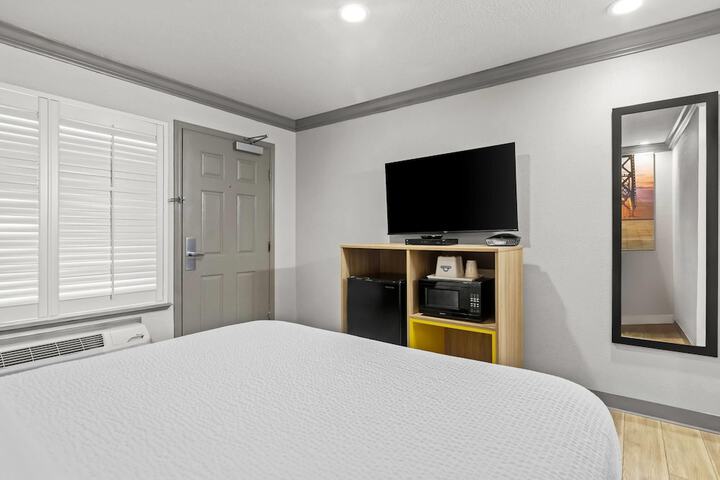 Days Inn by Wyndham San Francisco S / Oyster Point Airport