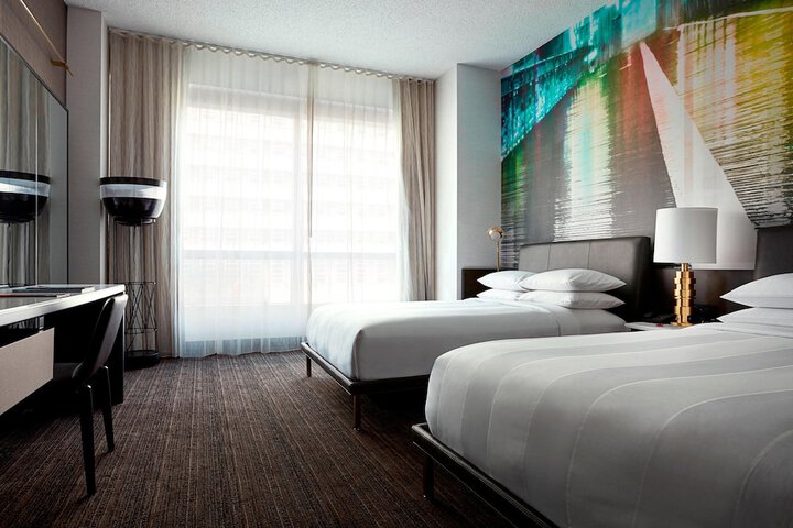 Room 33 of 86