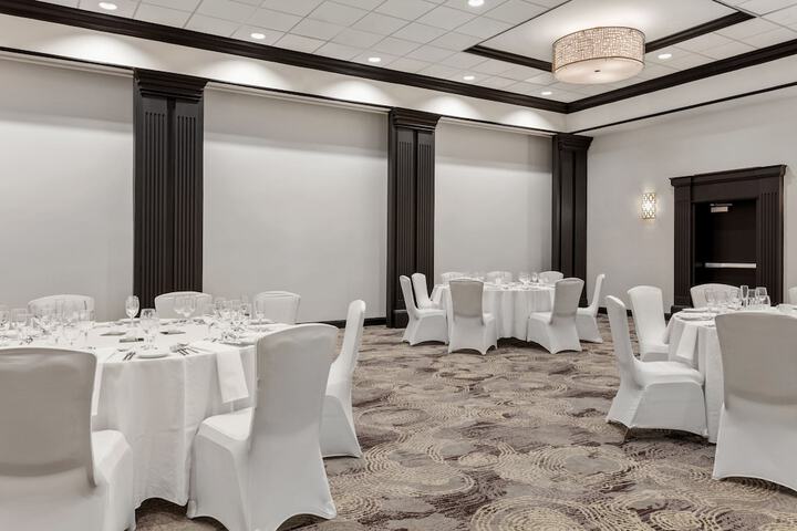 Ballroom/Hall 27 of 29