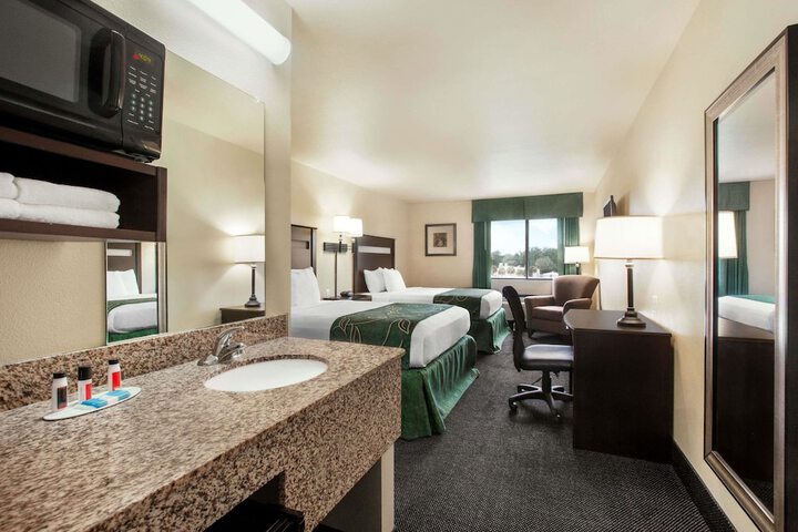 Room 10 of 20