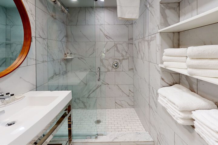 Breezeway Boutique Hotel