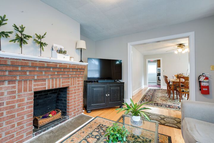 Pet-friendly Travelers Rest Home w / Covered Patio