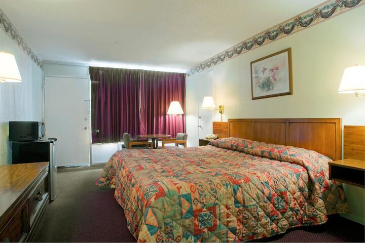 Room 7 of 10