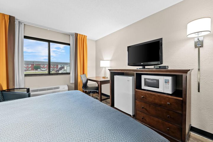Super 8 by Wyndham Alexandria MN