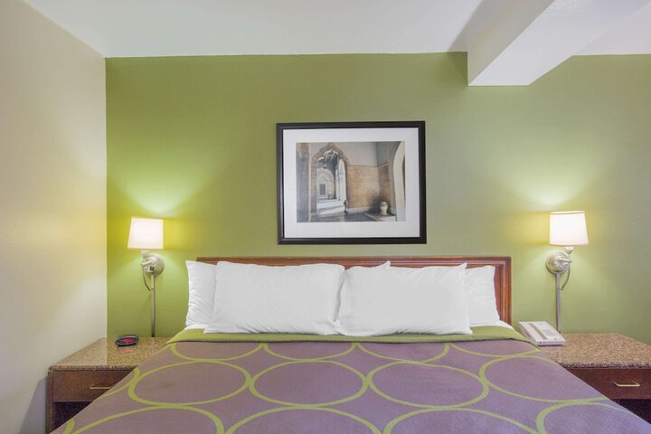 Room 13 of 20