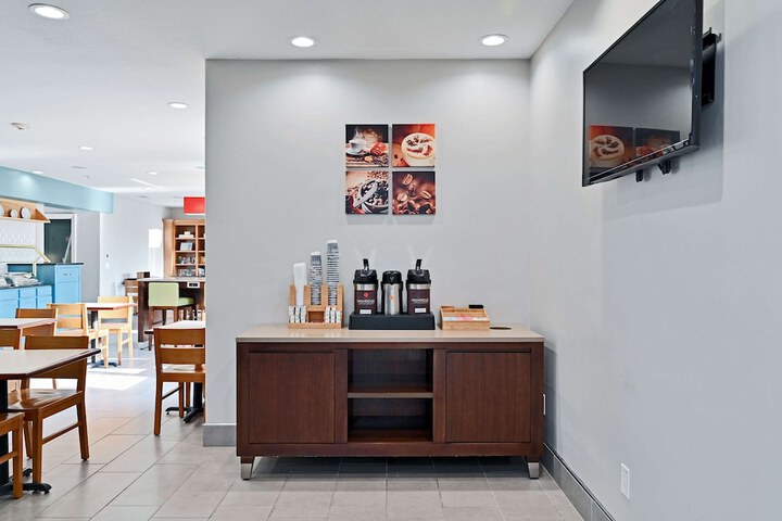 Country Inn & Suites by Radisson Bloomington-Normal Airport, IL
