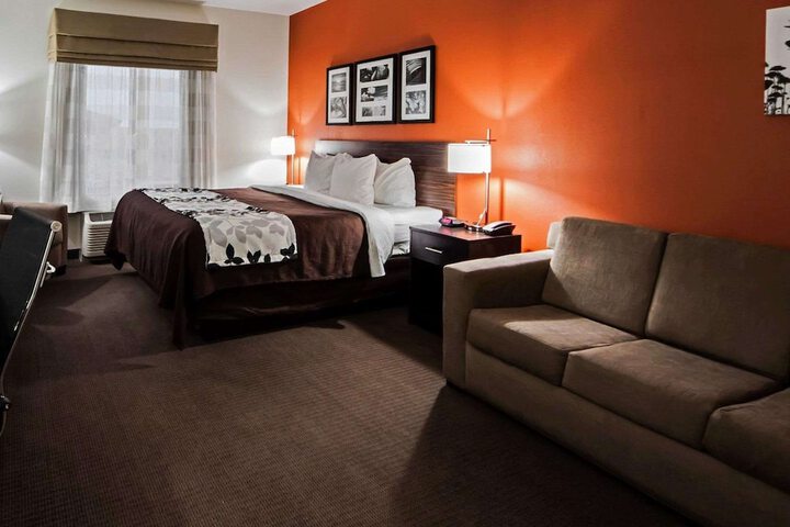 Room 25 of 63