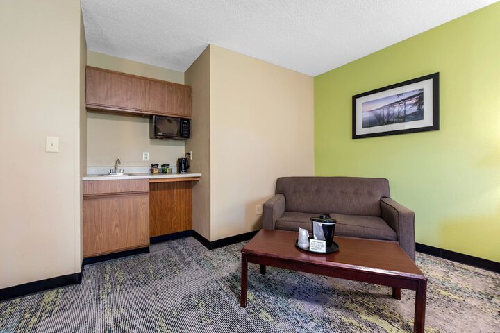 Room 16 of 38