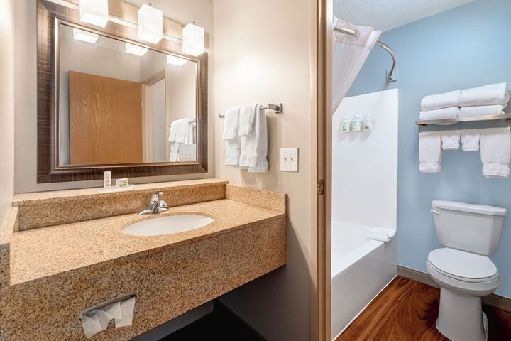 AmericInn by Wyndham Valley City - Conference Center