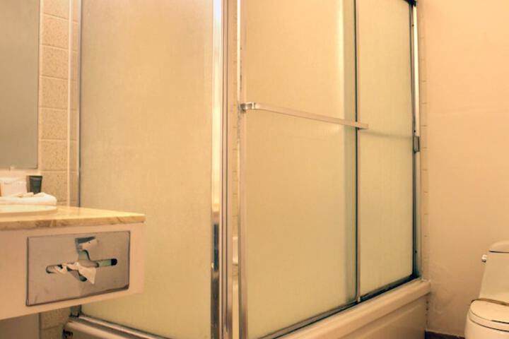 Room 32 of 41