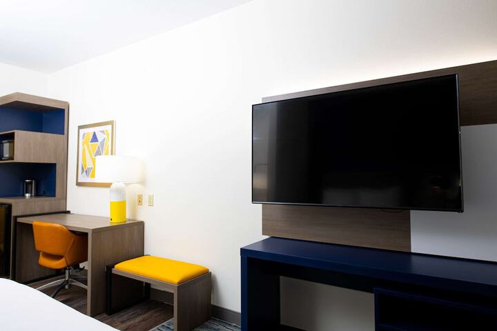 Room 11 of 34