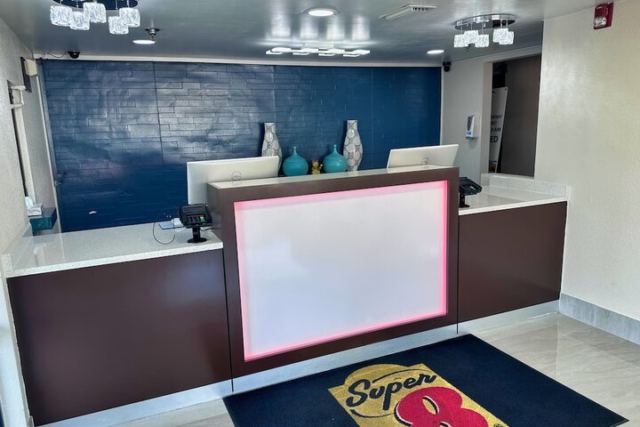 Super 8 by Wyndham Prattville Montgomery