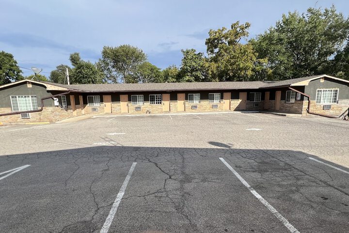 Westbridge Inn & Suites
