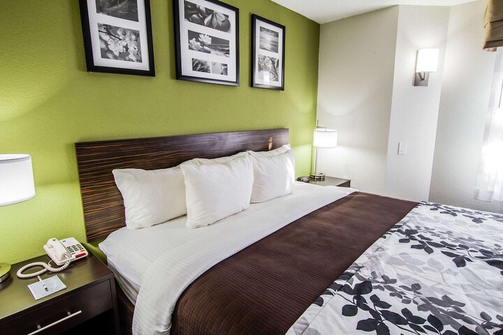 Room 16 of 38