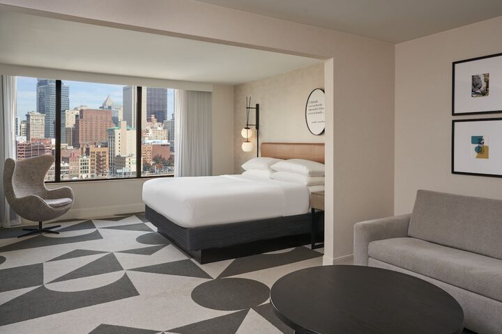 Room 33 of 64