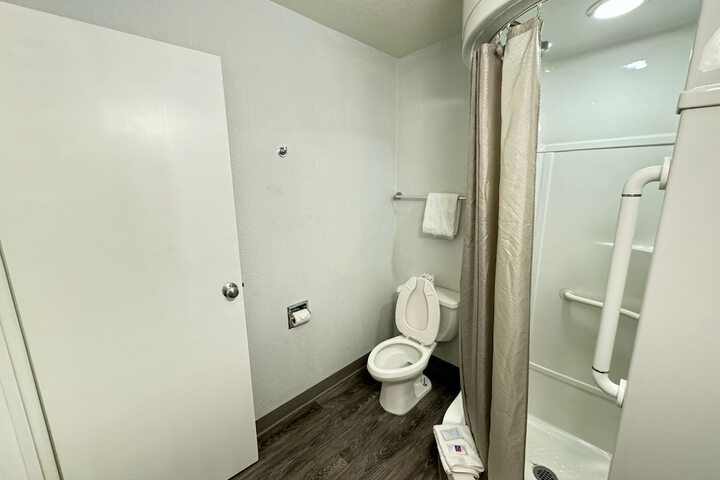 Room 14 of 32
