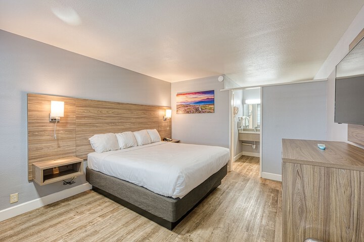 Room 32 of 48