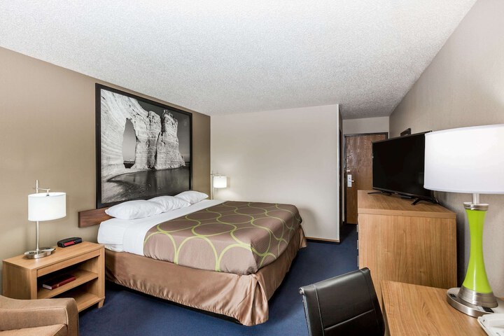 Room 15 of 18