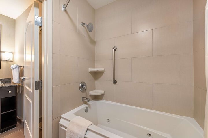 Homewood Suites by Hilton Oxnard / Camarillo
