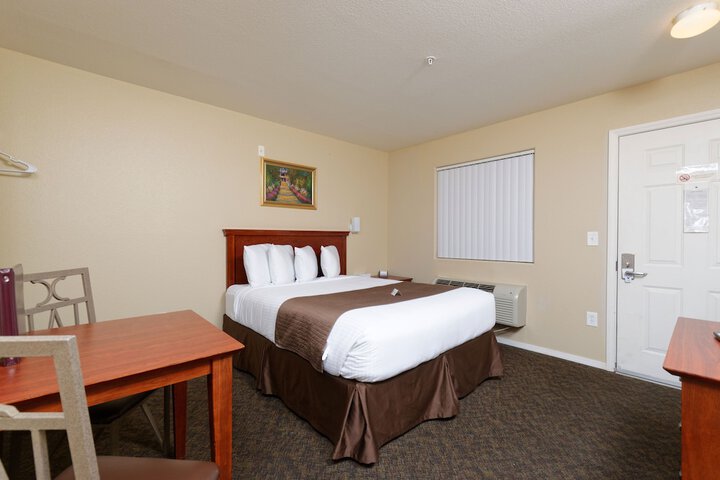 Room 14 of 22