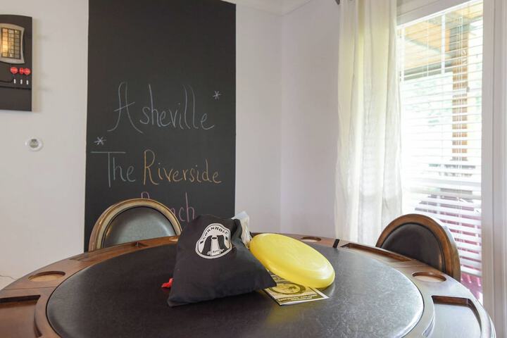 Riverside Ranch by Avantstay Mins to Downtown