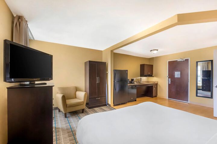 MainStay Suites Jacksonville near Camp Lejeune