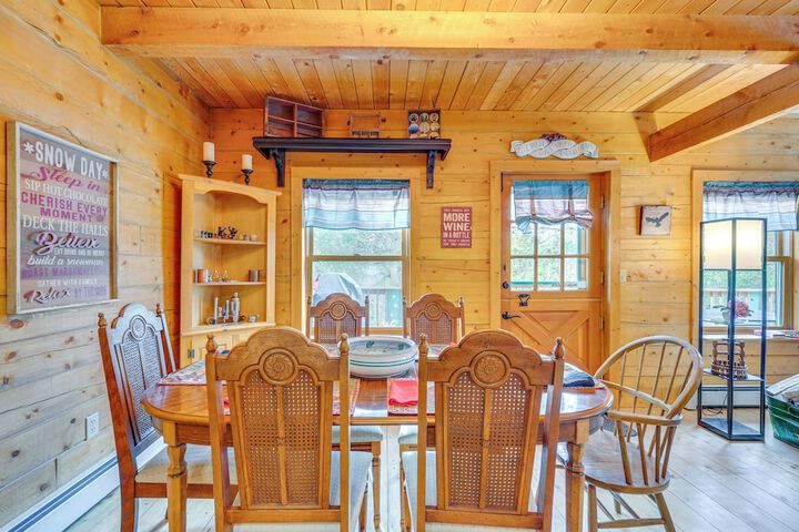 Deck Fire Pit & Grill: Log Cabin in Black Hawk