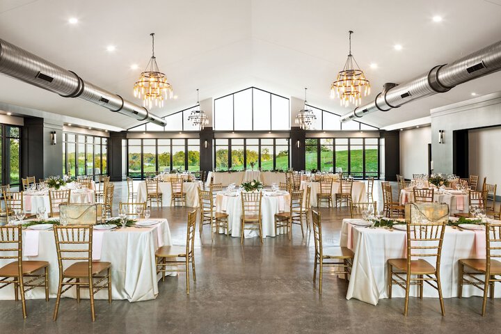 Ballroom/Hall 96 of 104