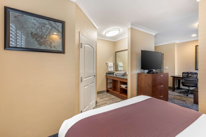Best Western Plus Avita Suites