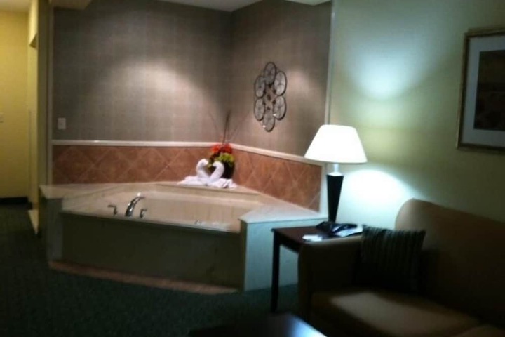 Holiday Inn Express & Suites Covington by IHG