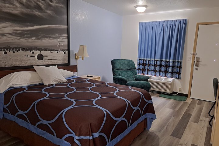 Super 8 by Wyndham Three Hills AB