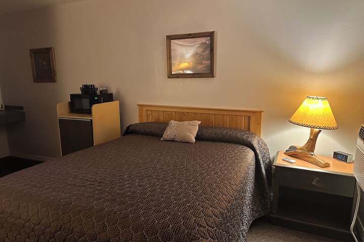 Rustic Inn Motel